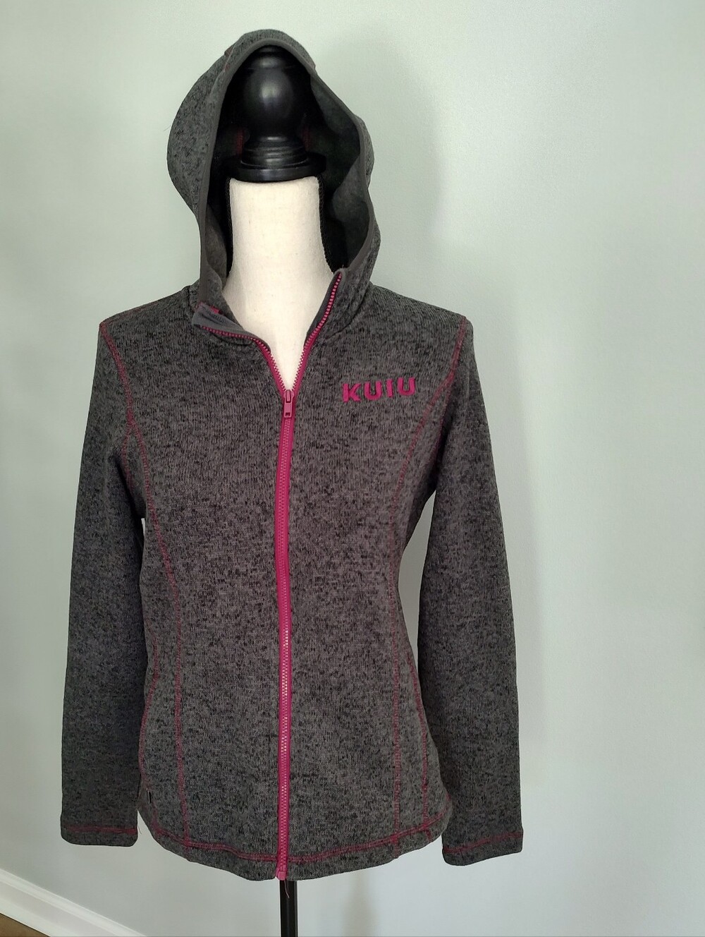 KUIU Women's Base Camp Hooded  Full Zip Sweater Gray And Magenta M